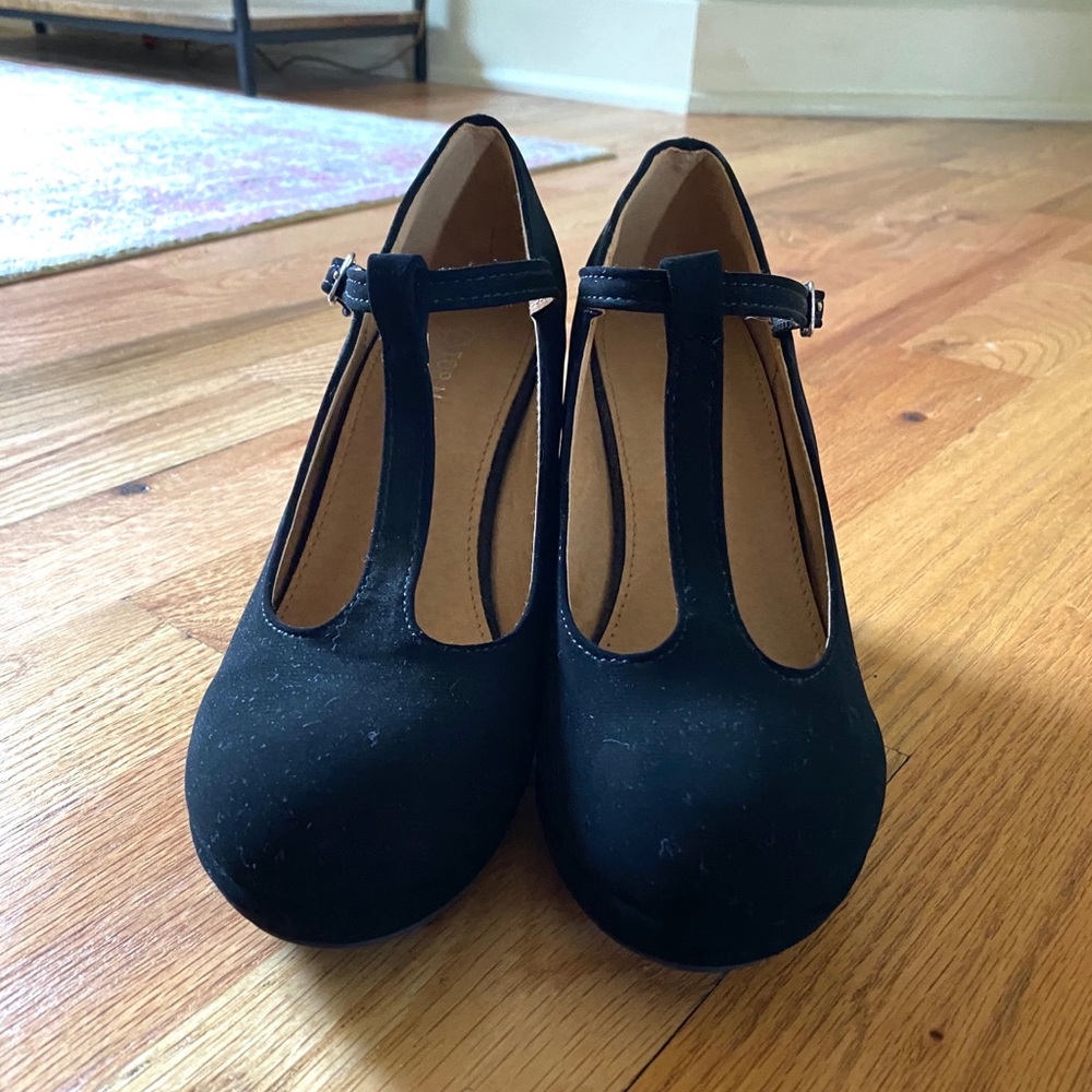NWOT Black cutout wedge dress shoes